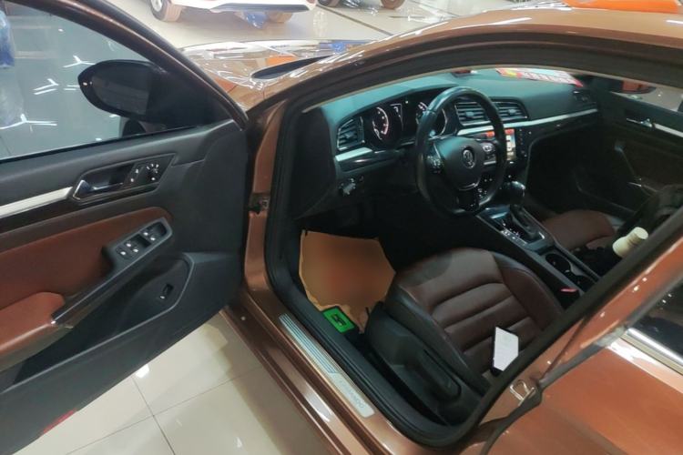 Used Volkswagen Lamando 2015 330TSI DSG Comfort Edition Driver Seat