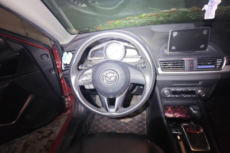 Used Mazda 3 Axela 2016 Sedan 1.5L Automatic Luxury Model