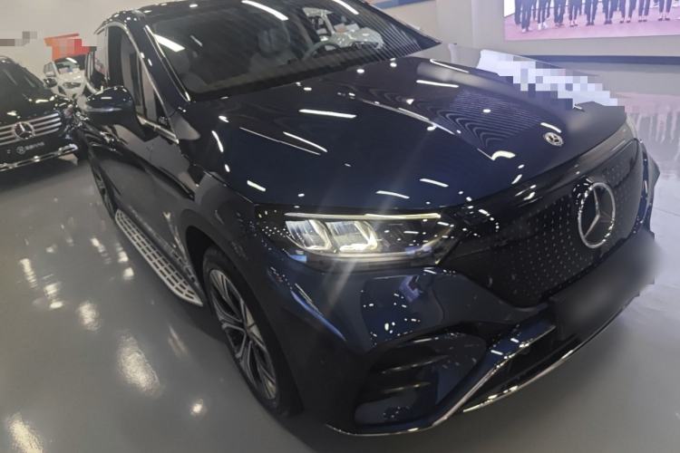 Used Mercedes-Benz EQE SUV 2023 350 4MATIC Luxury Edition Front Right 45 Deg