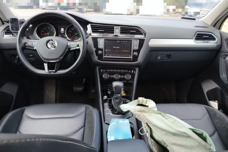 Used Volkswagen Tiguan L 2018 Revised Version 330TSI Automatic Two-Wheel Drive Comfort Edition Center Console