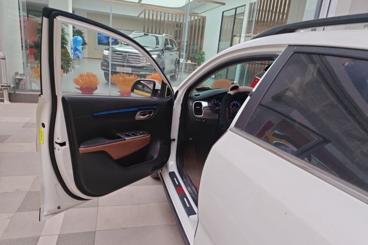 Used Kia KX Cross 2017 1.4L AT GLS Driver Seat