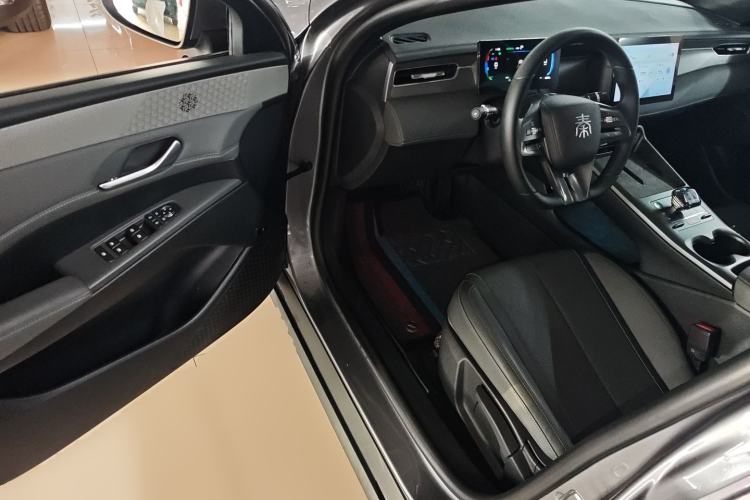 Used BYD Qin PLUS 2025 DM-i Smart Drive 55KM Leading Model Driver Seat