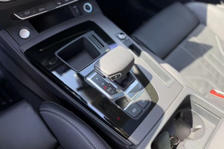 Used Audi Q5L 2022 Updated 40T Luxury Dynamic Edition Interior 1