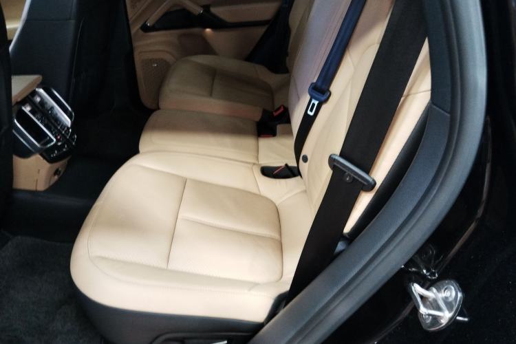 Used Porsche Cayenne 2014 Cayenne Platinum Edition 3.0T Left Rear Seat