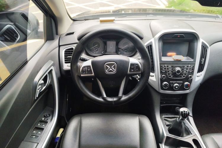 Used JMC Yusheng S350 2013 2.0T Manual Two-Wheel Drive Gasoline Ultra-Luxury 5-Seater Steering Wheel