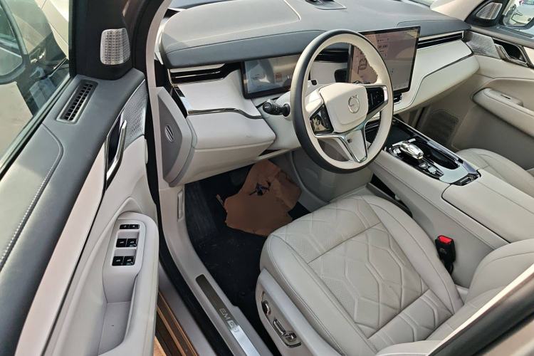 Used Volvo EM90 2025 Ultra Six-Seater