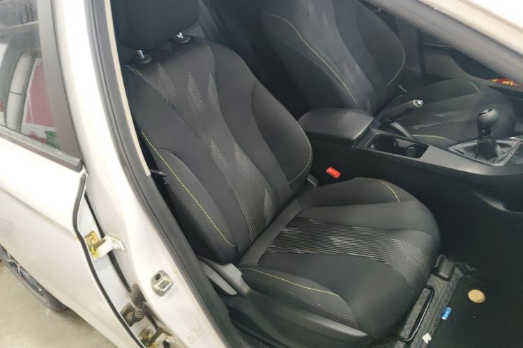 Used Roewe i5 2021 1.5L Manual Platinum Edition
