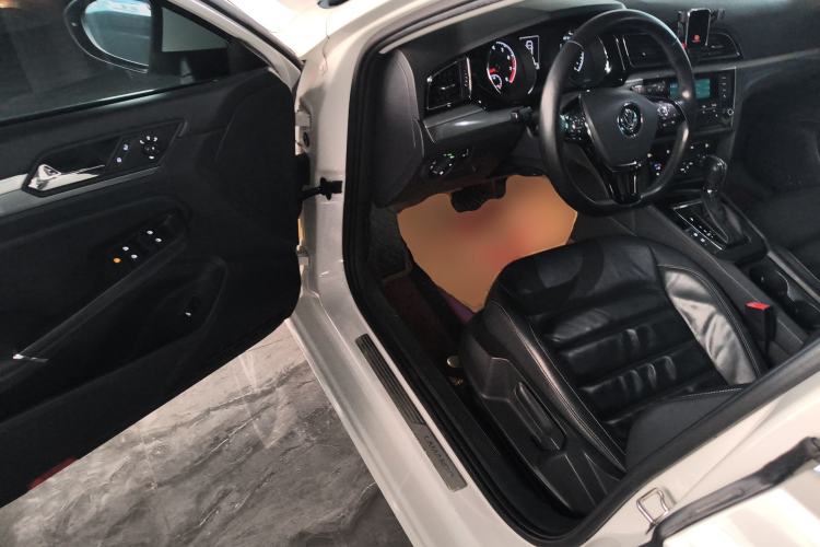 Used Volkswagen Lamando 2015 280TSI DSG Comfort Edition Driver Seat