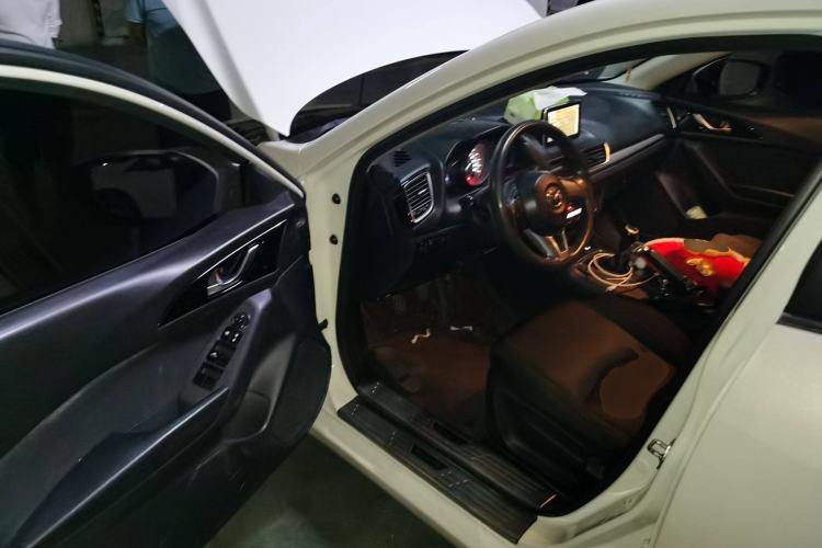 Used Mazda 3 Axela 2016 Sedan 1.5L Manual Luxury Model