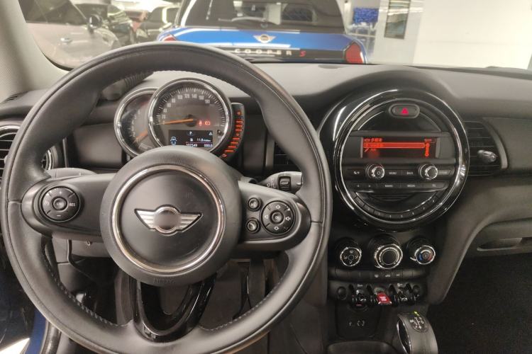 Used MINI 2014 1.2T ONE+ Center Console