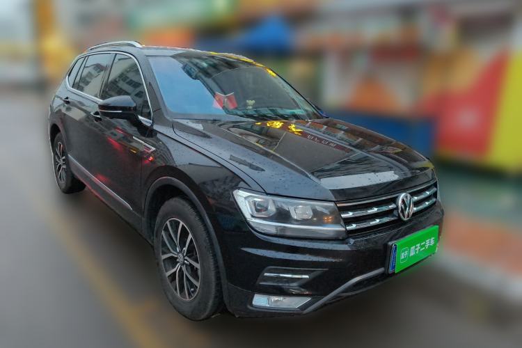 Used Volkswagen Tiguan L 2018 330TSI Automatic Two-Wheel Drive Luxury Edition Front Right 45 Deg