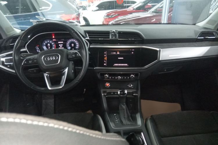 Used Audi Q3 2020 35 TFSI Ambition Dynamic Edition Center Console