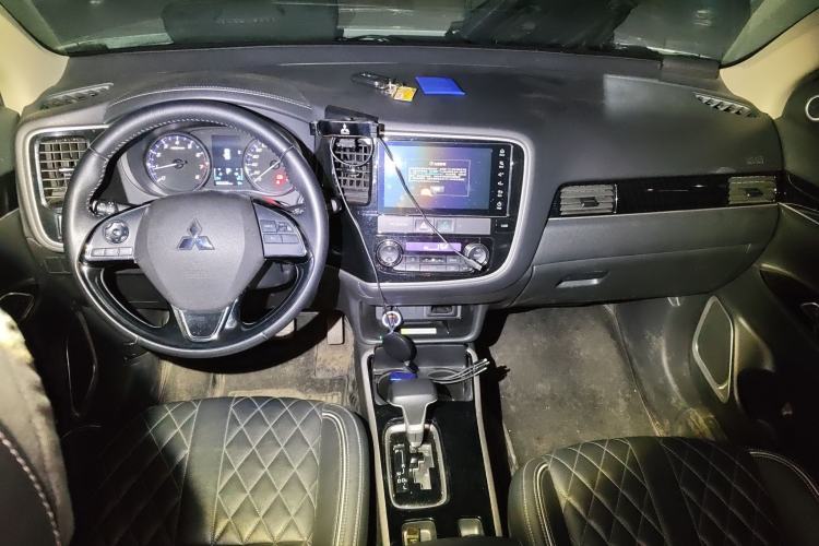 Used Mitsubishi Outlander 2021 2.0L Two-Wheel Drive Comfort Edition 5 Seats Center Console