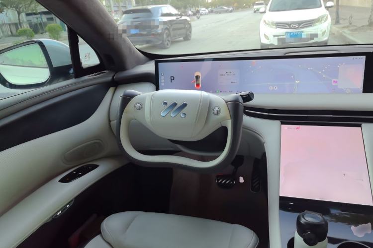 Used IM LS7 2023 100kWh Lux All-Wheel-Drive Version Steering Wheel