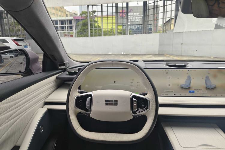 Used Geely Galaxy E8 2024 665 km Range Rear-Drive Starship Long-Range Version
