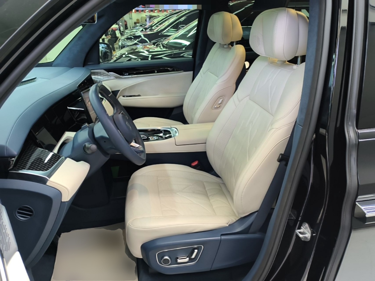 Zeekr 009 2024 7-Seater Walk-Through Version Four-Wheel Drive 108 kWh — снимка 17