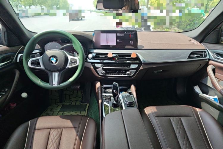 Used BMW 5 Series 2021 Facelifted 530Li Leading Edition M Sport Package Center Console