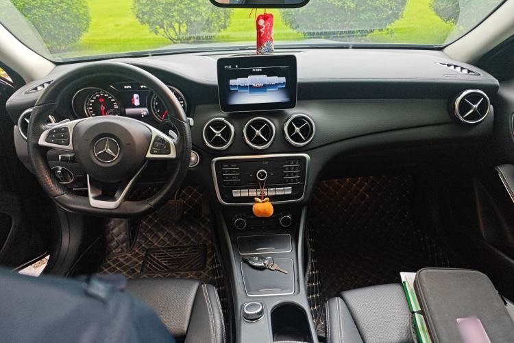 Used Mercedes-Benz GLA 2019 GLA 200 Fashion Model Center Console