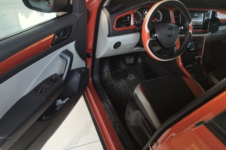 Used Volkswagen T-ROC 2018 280TSI DSG Two-Wheel-Drive Comfort Version China V Standard