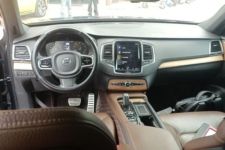 Used Volvo XC90 2021 B5 SmartDrive Luxury Edition 5-seater Center Console