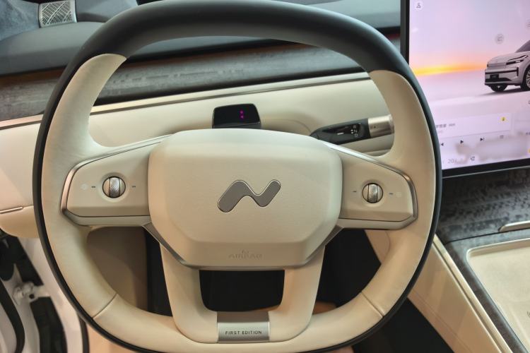 Used ONVO Luxeed L90 2025 Model—Ultra Six-Seater Version