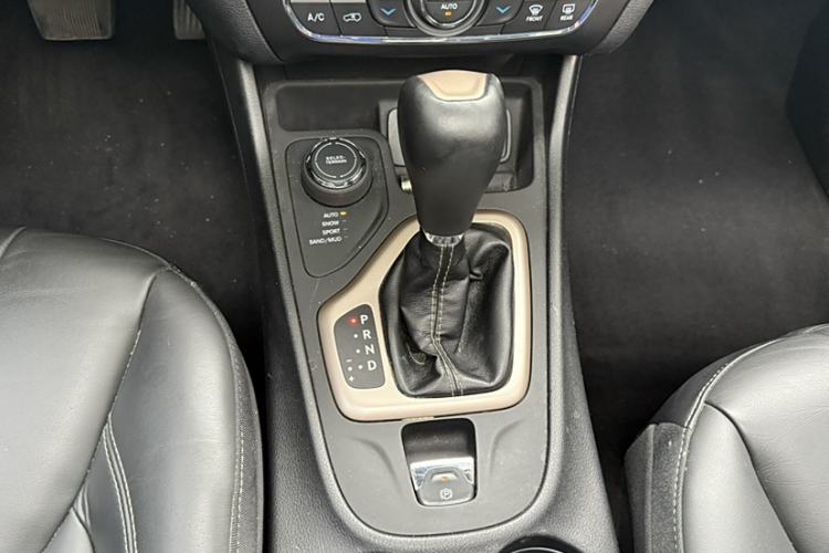 Used Jeep Cherokee 2016 2.4L Professional Smart Version