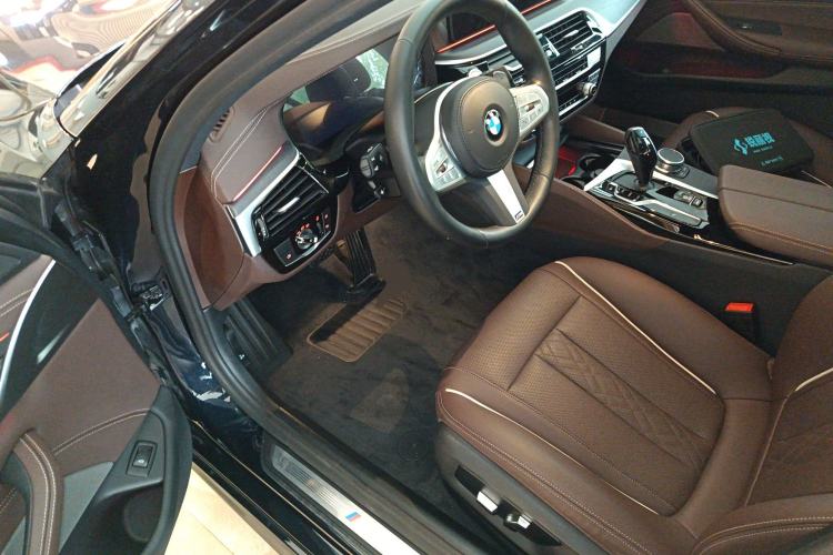 Used BMW 5 Series 2022 530Li Leading Model M Sport Package Driver Seat