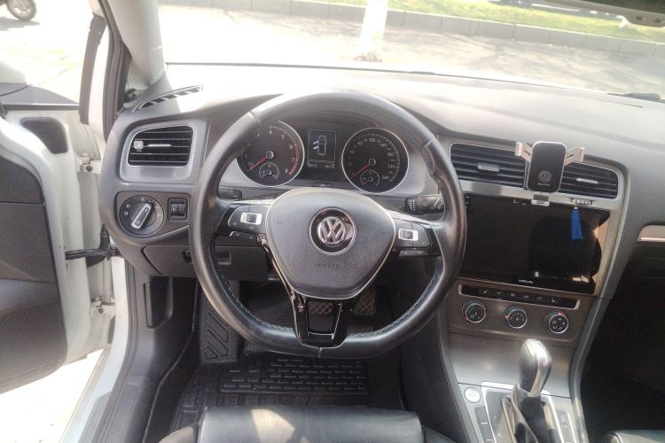 Used Volkswagen Golf 2014 1.4TSI Automatic Luxury Model Steering Wheel