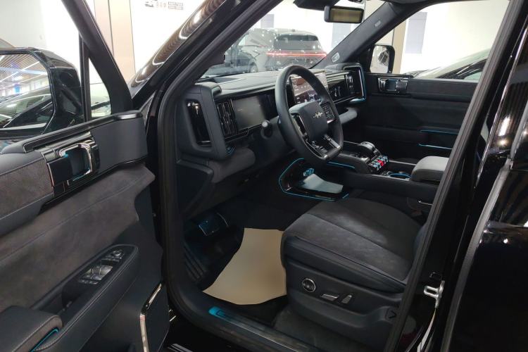 Used Formula Leopard 5 2023 Cloud Ride Flagship Edition
