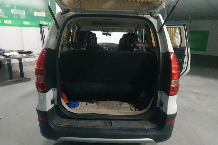 Used Dongfeng Fengon 360 2015 1.5L Manual Luxury 7-Seater China IV Standard
