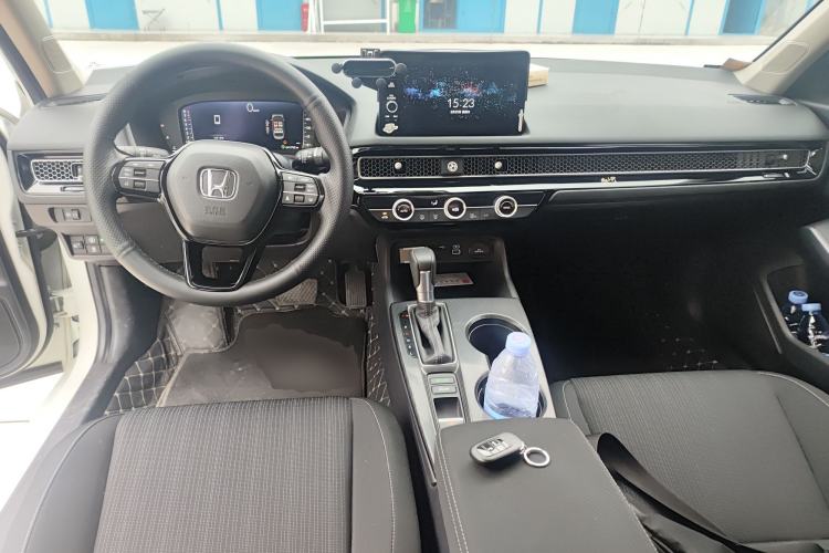 Used Honda Civic 2023 240TURBO CVT Dynamic Edition Center Console