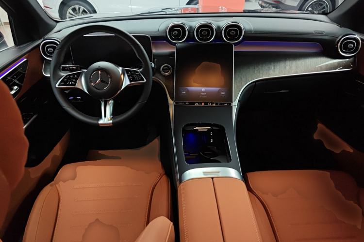 Used Mercedes-Benz GLC 2026 GLC 260 L 4MATIC Classic Edition Center Console