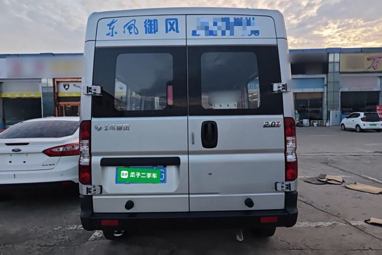 Used Dongfeng Yufeng Yufeng 2023 V9+ 2.0T Manual Front-Wheel-Drive Multi-Function Mid-Roof Van with 7/8/9 Seats
