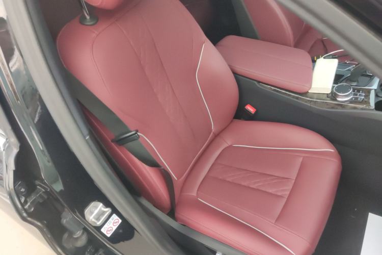 Used BMW 5 Series 2022 Second Facelift 525Li M Sport Package Right Front Seat