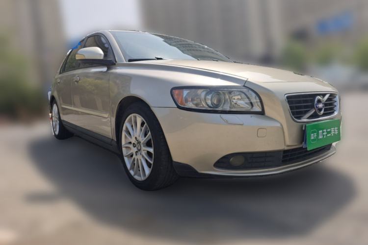 Used Volvo S40 2011 2.0L Automatic Zhiya Edition Front Right 45 Deg