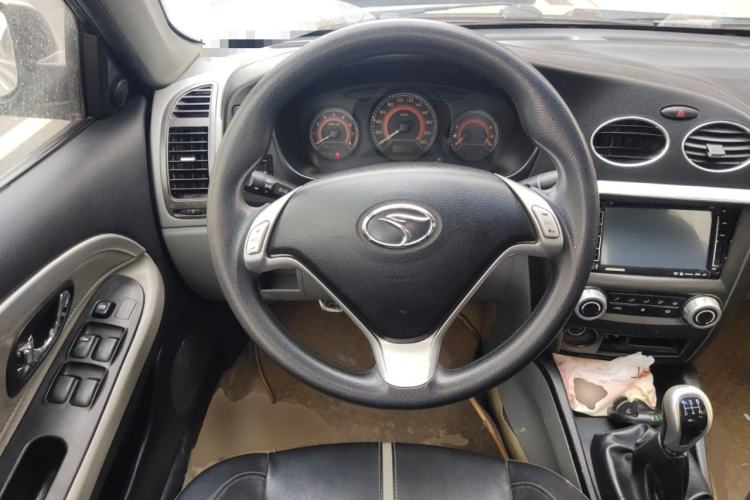 Used Soueast V3 Lingyue 2011 Revised Version 1.5L Manual – Style Edition
