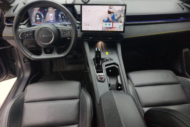 Used Lynk & Co 03 2023 2.0TD DCT JingPro Center Console