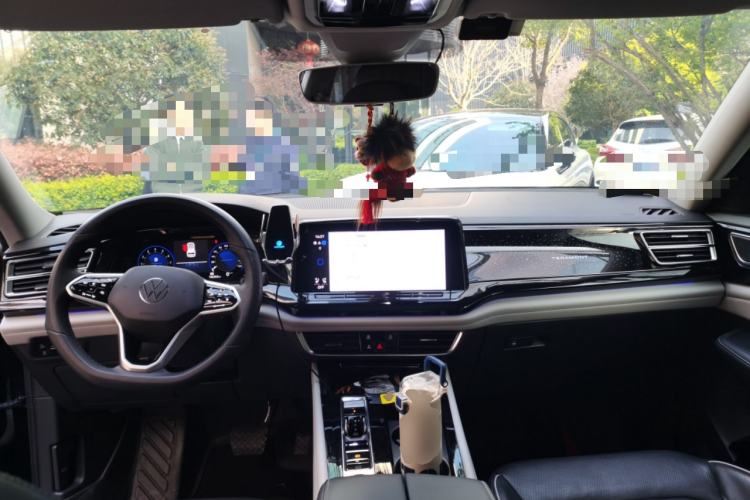 Used Volkswagen Teramont 2021 530 V6 All-Wheel Drive Prestige Flagship Edition Center Console