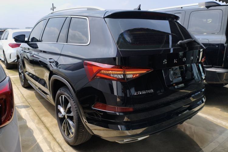 Used Skoda Kodiaq 2023 TSI330 5-Seater Two-Wheel-Drive Luxury Edition Exterior 2