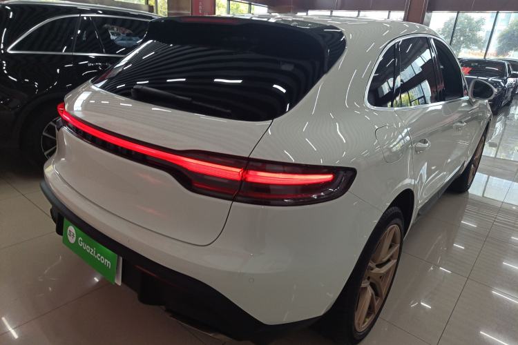 Used Porsche Macan 2022 Macan 2.0T Rear Right 45 Deg