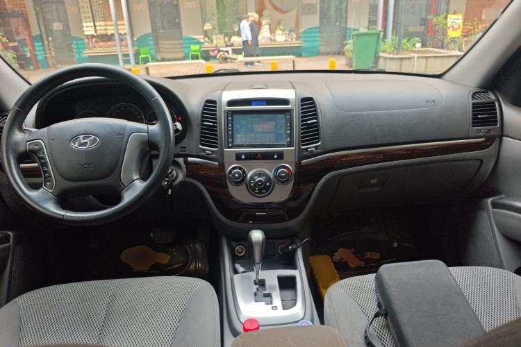 Used Hyundai Santa Fe Classic 2011 2.4 Comfort Edition 7-Seater Two-Wheel Drive