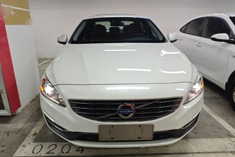 Used Volvo S60 2015 S60L 2.0T Zhiyuan Edition
