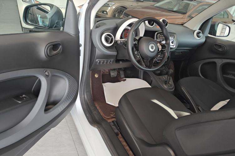 Used smart fortwo 2018 1.0L 52kW Hardtop Dynamic Version China V
