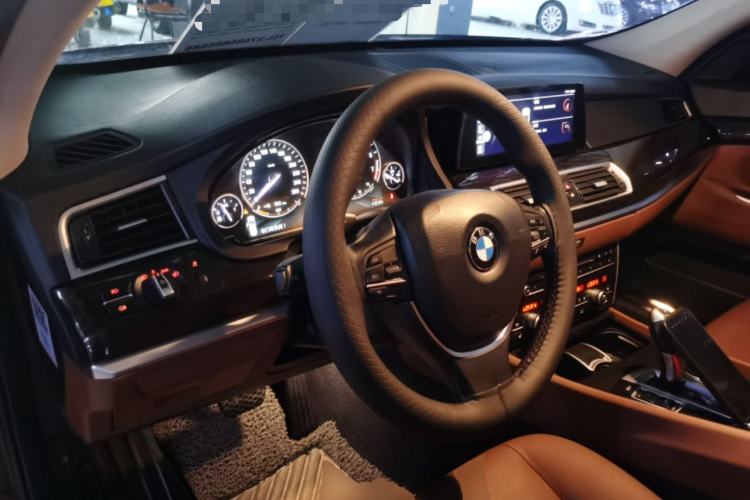 Used BMW 5 Series GT 2015 535i Leading Model
