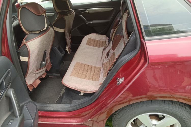 Used Volkswagen Gran Lavida 2013 1.6L Automatic Fashion Model