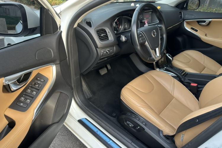 Used Volvo V40 2017 T3 Zhiyi Edition