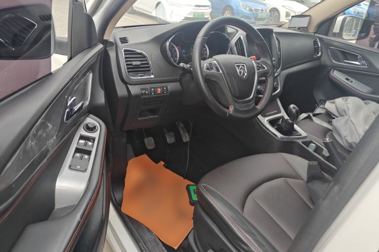 Used Baojun 560 2015 1.8L manual luxury version Driver Seat