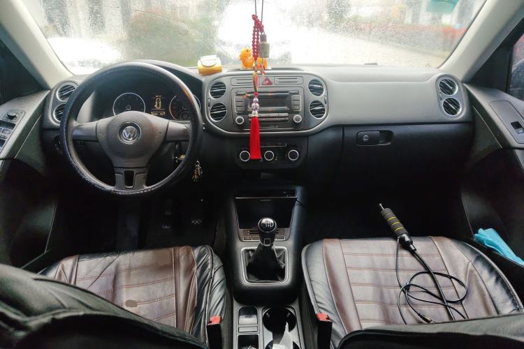 Used Volkswagen Tiguan 2012 1.4TSI Manual Two-Wheel-Drive Urban Edition Center Console