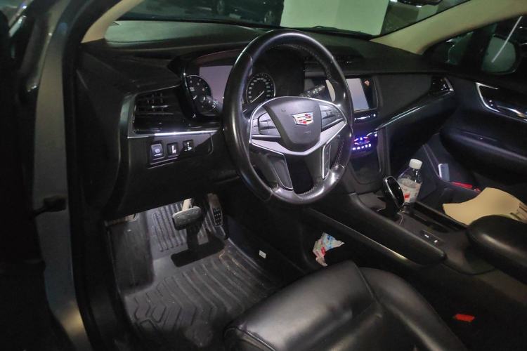 Used Cadillac XT5 2018 25T Luxury Model Center Console