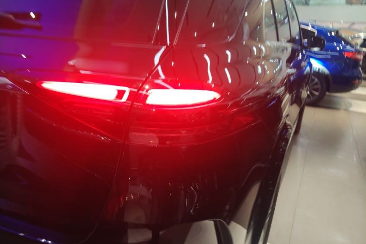 Used Mercedes-Benz GLE 2025 GLE 450 4MATIC Fashion Edition Right Rear Taillight